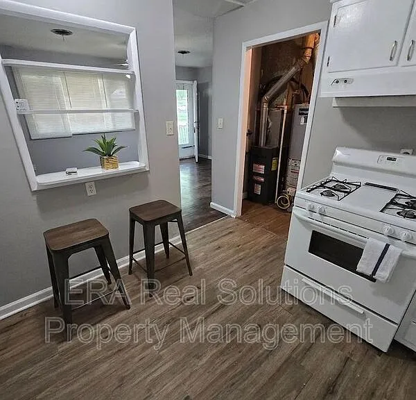 1124 Olney Dr — Photo 3