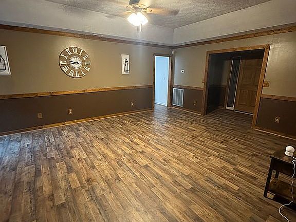 5th image of 2376 Mount Airy Rd
