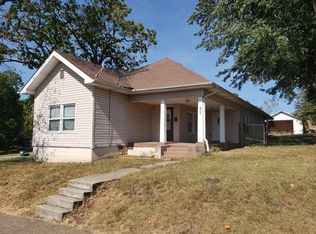 211 W 3rd St, Willow Springs, MO 65793