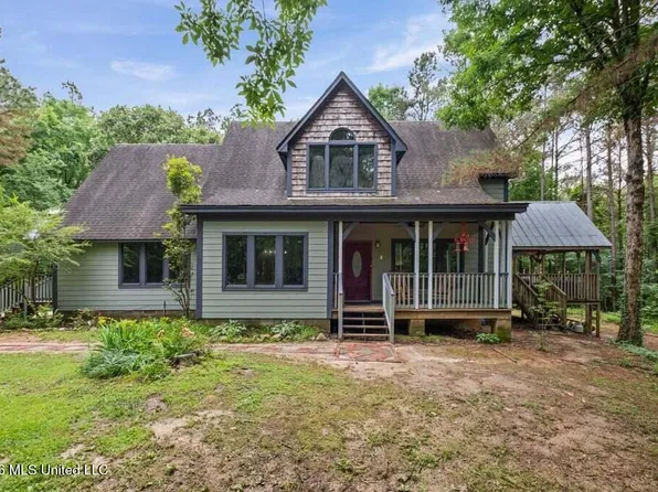 221 Pleasant Hill Dr, Holly Springs, MS 38635