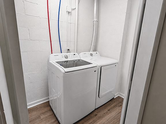 5th image of 390 Eastview Dr #1