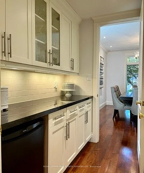 33 Howard Ave — Photo 9
