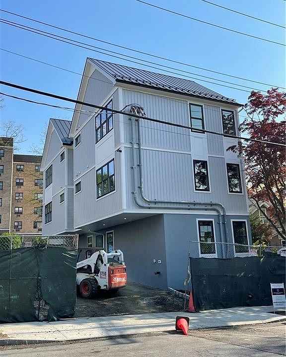 1st image of 308 Battle Ave #5E