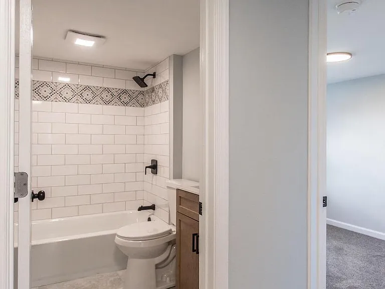647 Spruce St — Photo 19