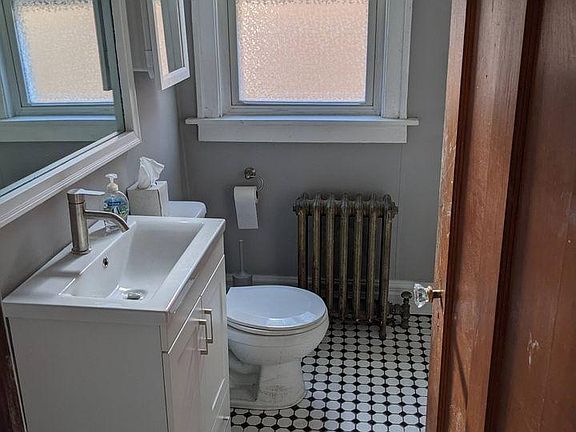 5th image of 1833 Gunderson Ave #2