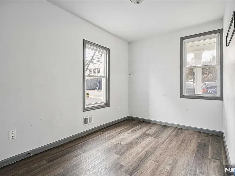 143 Valley Rd — Photo 9