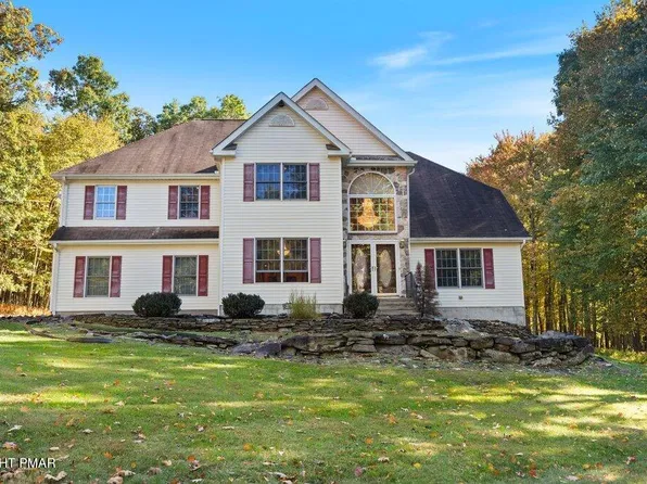 156 Spruce Run Dr, Dingmans Ferry, PA 18328