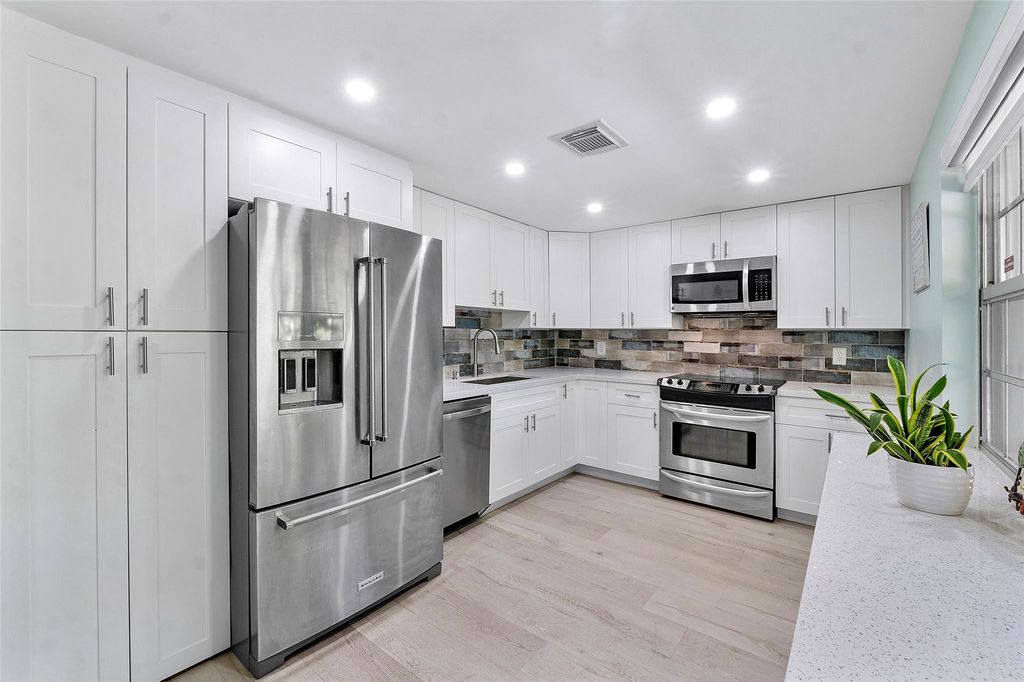 4261 W Palm Aire Drive UNIT 203, photo 9