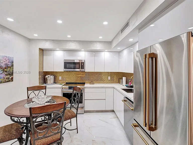 9801 Collins Ave #20T — Photo 8