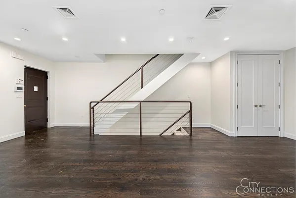 Rented by City Connections Realty | media 21