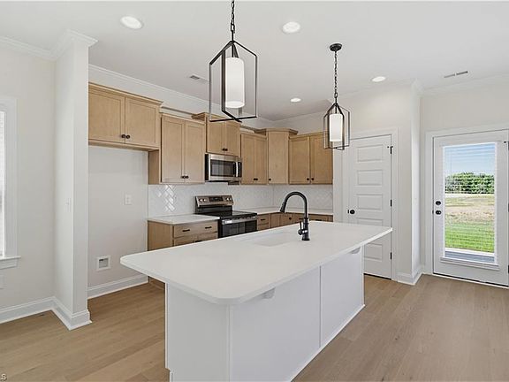 4th image of 1843 Ashen St