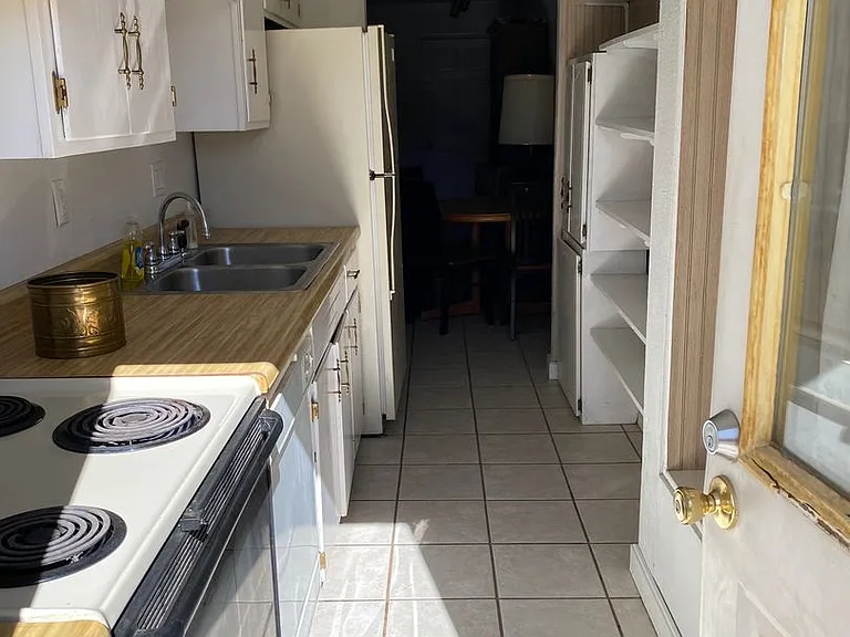 615 Freeman Ave — Photo 5