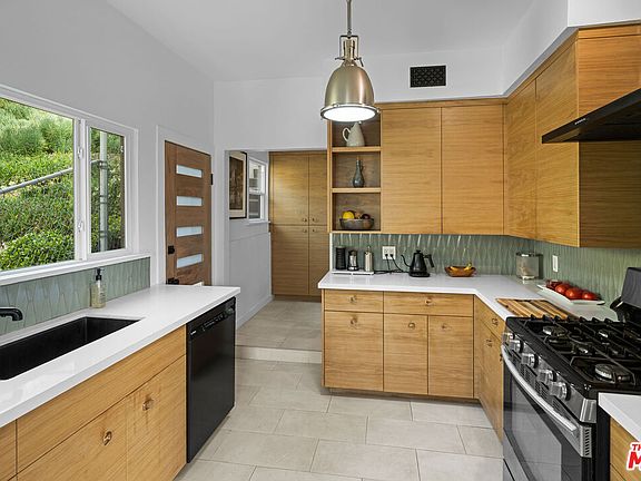 3rd image of 4389 Radium Dr