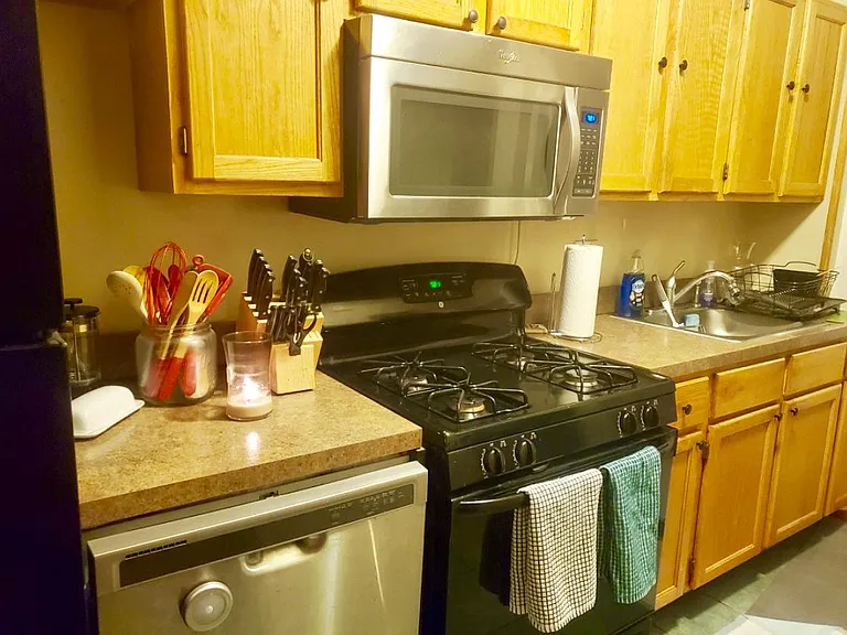 173 Lyman Pl NE — Photo 2