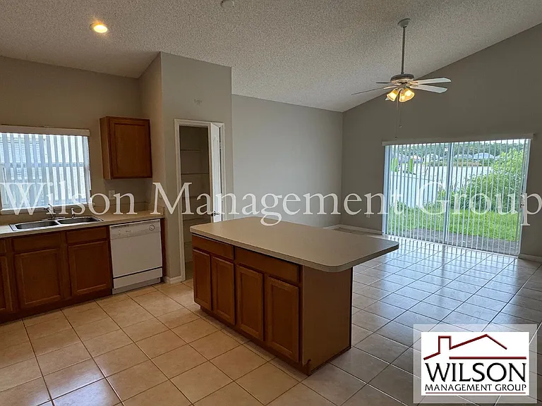 4944 Waterside Pointe Cir — Photo 4