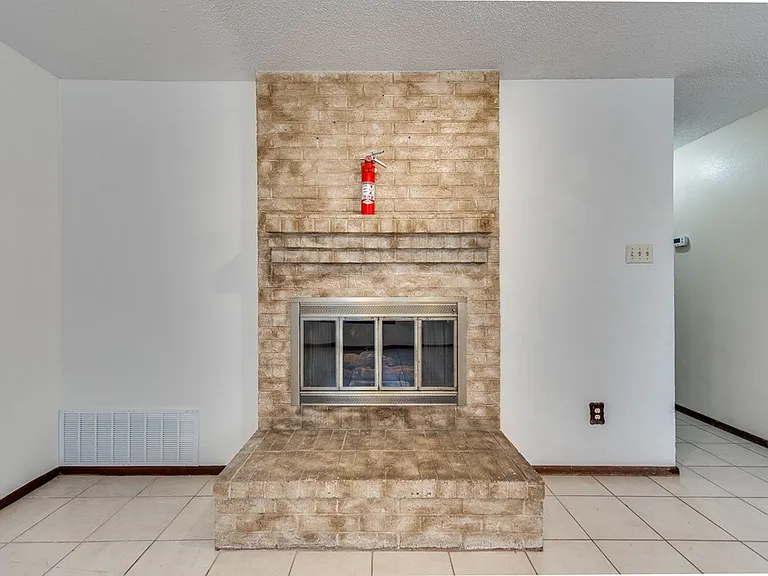 3245 Preston Dr — Photo 10