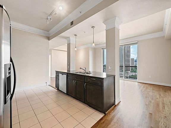 2nd image of 3333 Allen Pkwy Unit 1006