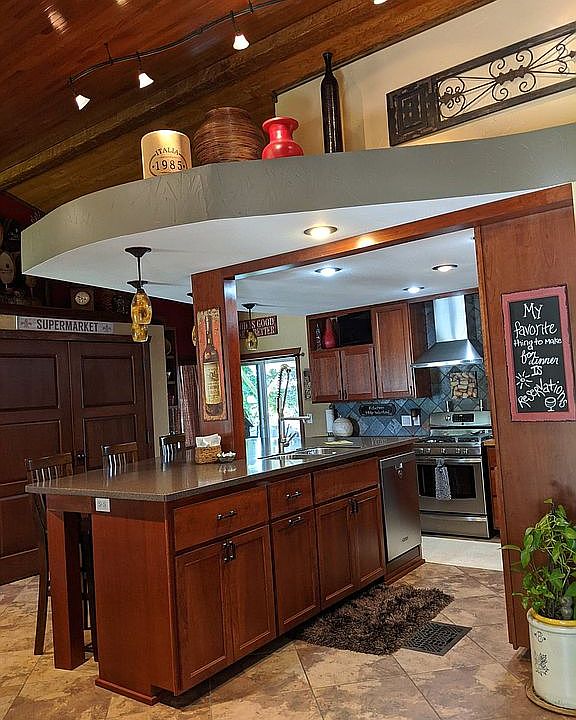 2nd image of 2712 Heather Ln