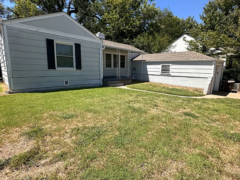 419 S Bleckley Dr — Photo 26