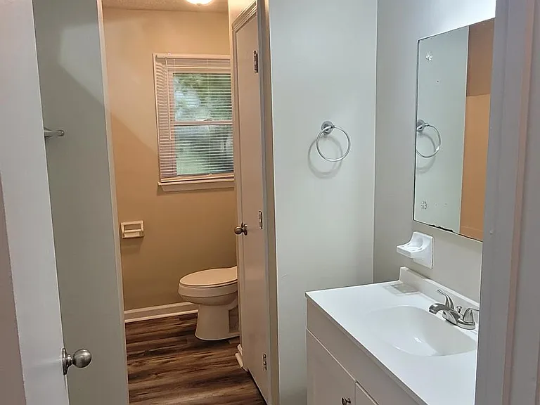 820 E Main St — Photo 7