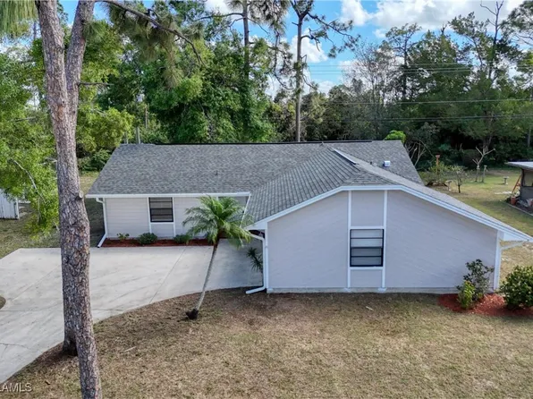 8826 Fordham St, Fort Myers, FL 33907