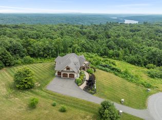 78 Overlook Dr, Hallowell, ME 04347