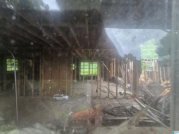 4th image of 409 Lance Ln