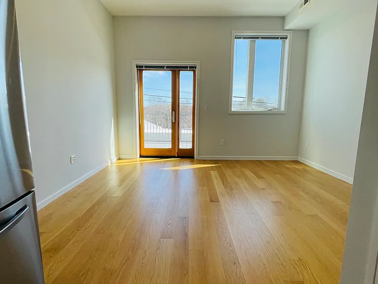 385 Pleasant St #6 — Photo 12