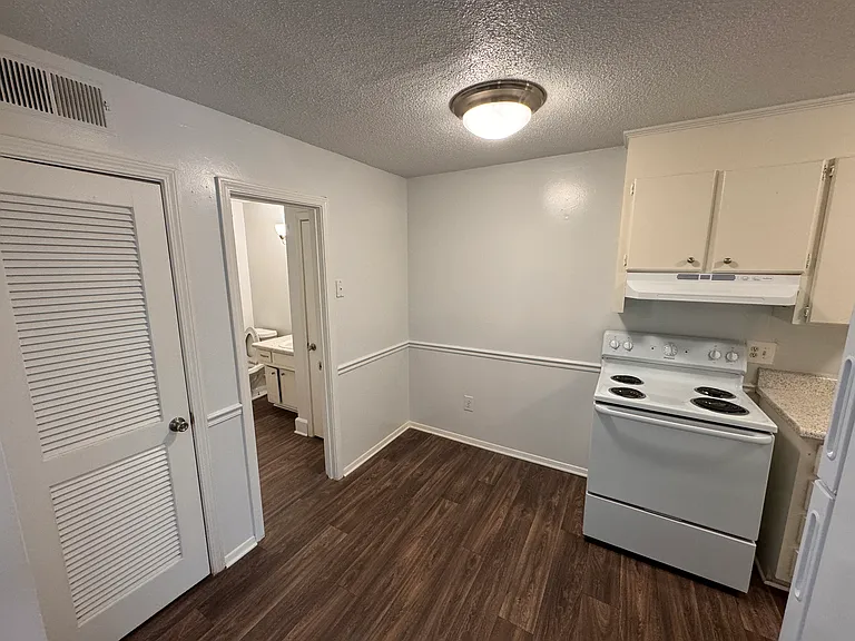 Hunting Ridge Apartments — Photo 16
