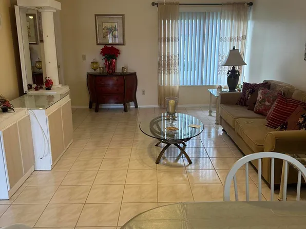 12021 W Greenway Drive #206, Royal Palm Beach, FL 33411