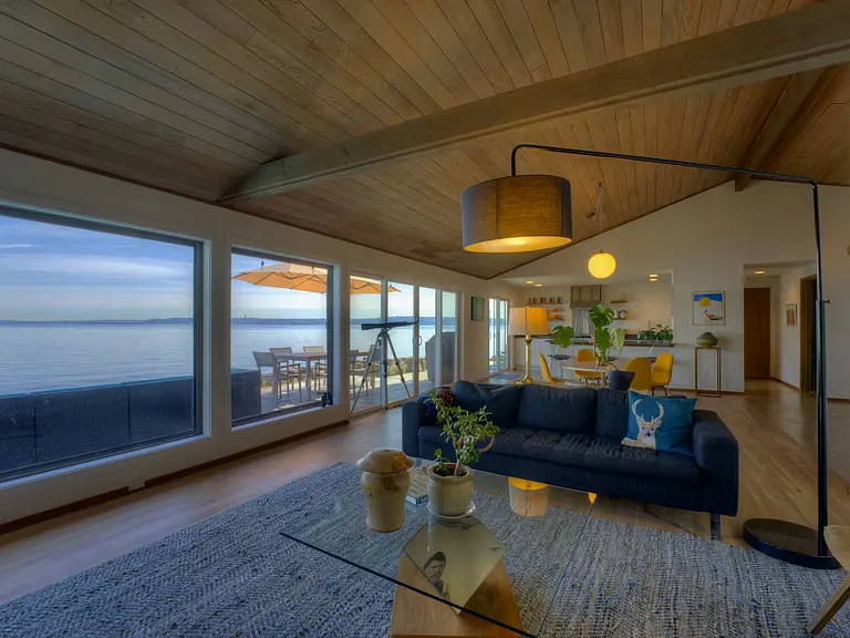 10835 Point Vashon Dr SW — Photo 1