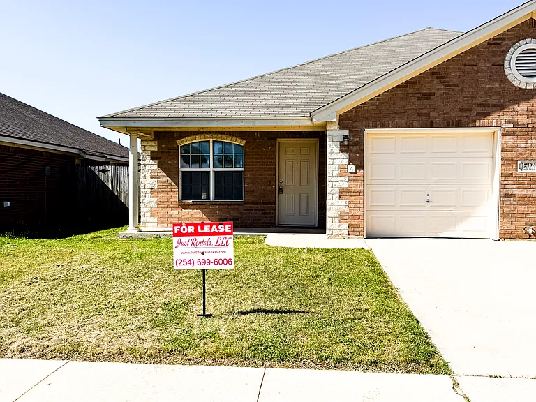 1202 Cinch Dr #A — Photo 2