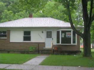 29697 Tamarack Dr, Flat Rock, MI 48134