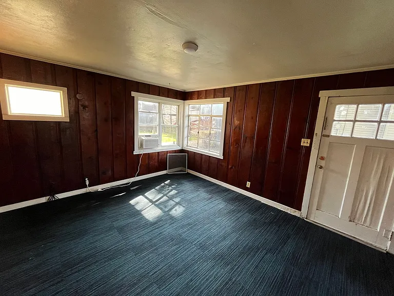 111R S Central Ave — Photo 1