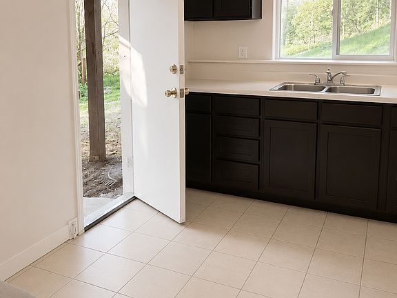3rd image of 23 Lukens Pl #23