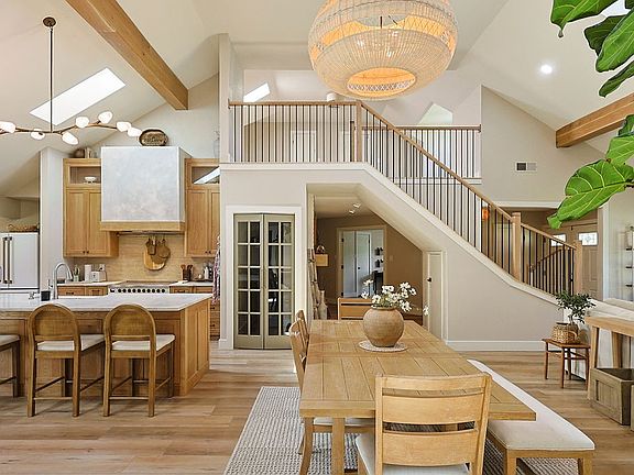 4th image of 23 Fairway Oaks Blvd