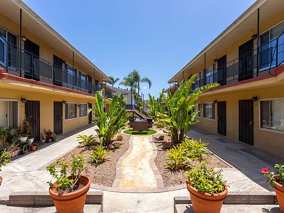 3rd image of 1327-1335 Pacific Beach Dr #1335-11