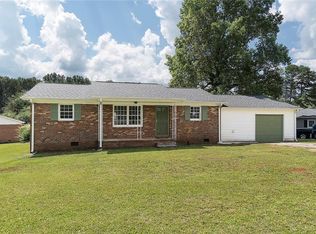 9 Cox St, Travelers Rest, SC 29690
