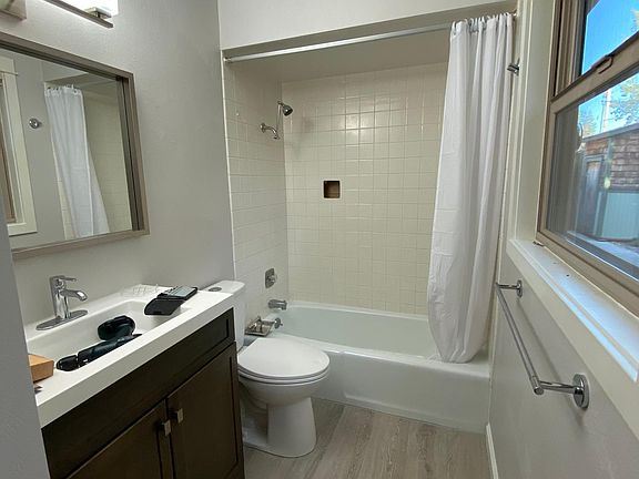 En-suite master bathroom.