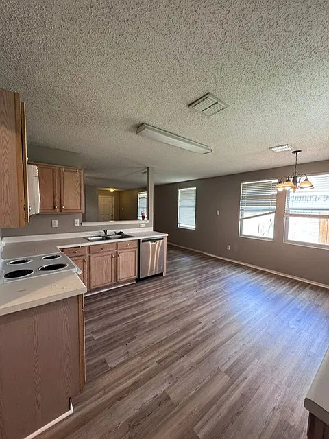 3 bed, 1518 sqft, $1,995 — Photo 4