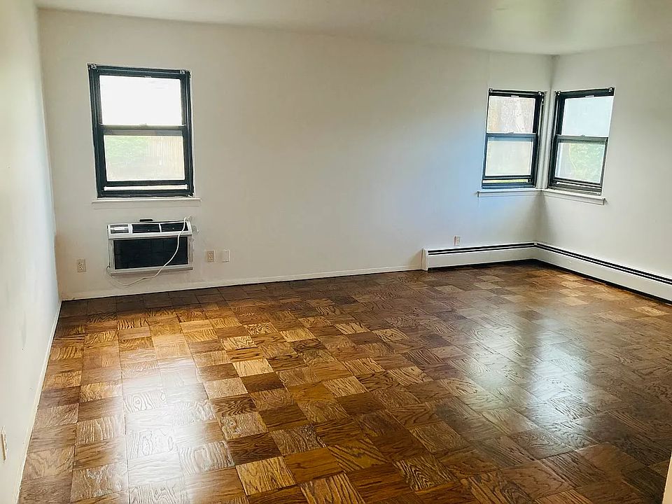 1st image of 2 Van Wart Ave APT 3