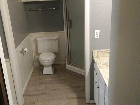 Master bath(downstairs)