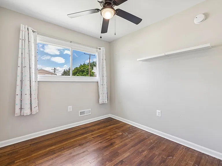 933 Prestwood Rd — Photo 10