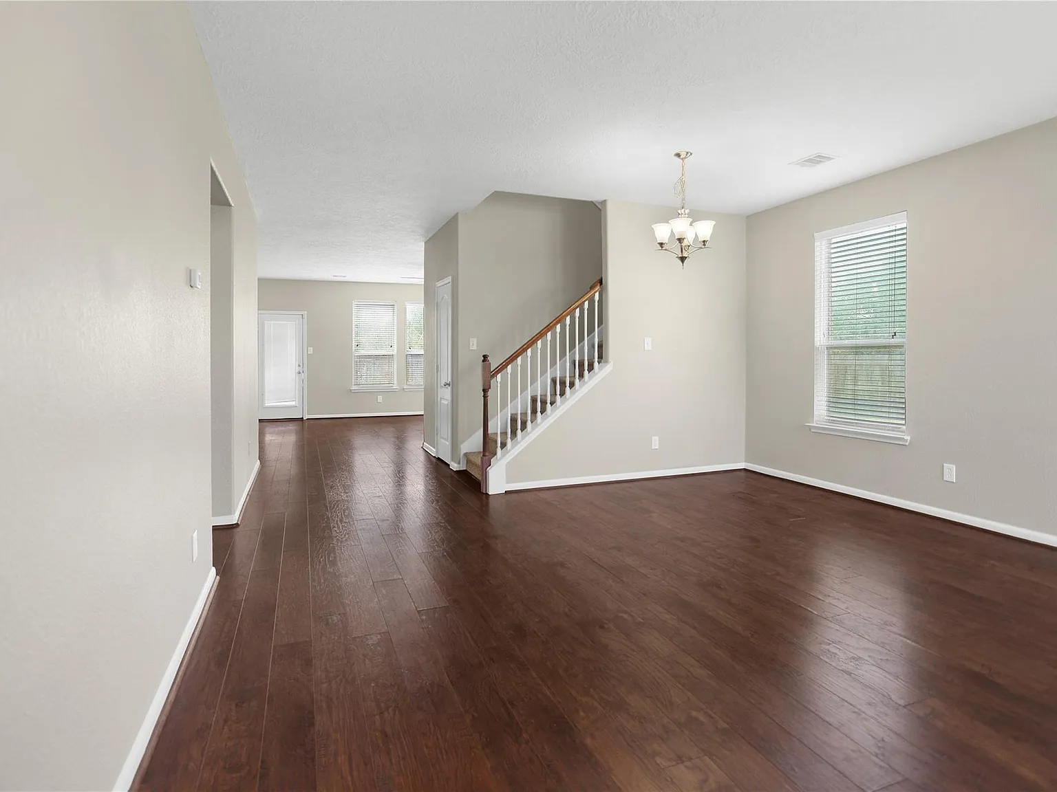 5 bed, 3.5 bath, 3276 sqft, $2,649 — Photo 4