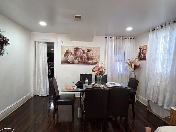 3rd image of 427 Walnut St