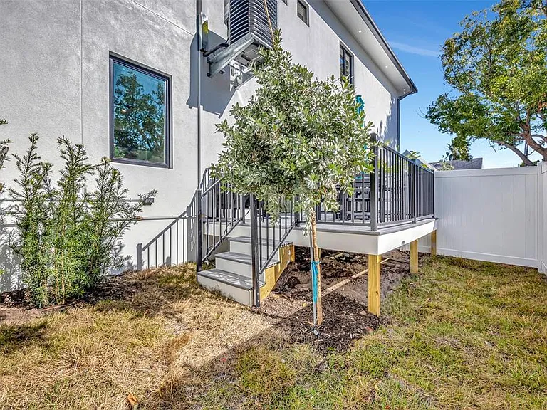 341 Albert St — Photo 48
