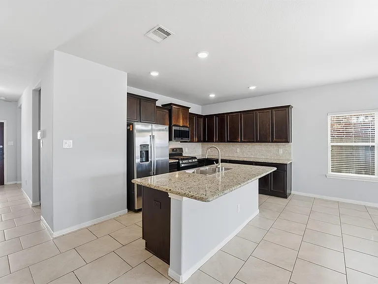 719 Longstreet Dr — Photo 26