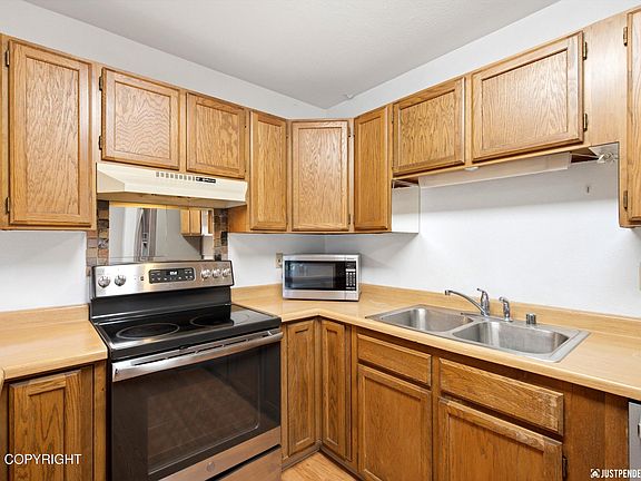 3rd image of 7706 Linda Ln