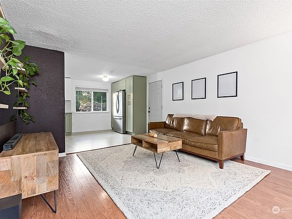 4th image of 15406 118 Avenue Ct E