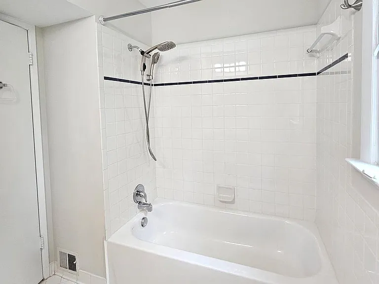 7606 Gresham St — Photo 25